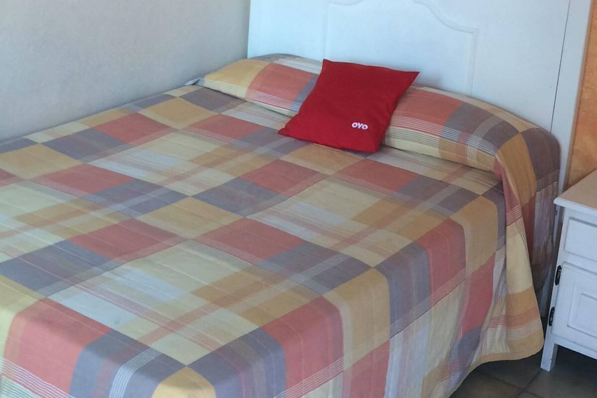 Standard Room, 1 Queen Bed | Bed sheets