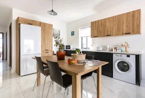 Apartment | Eigene Küche | Kühlschrank, Mikrowelle, Ofen, Herdplatte