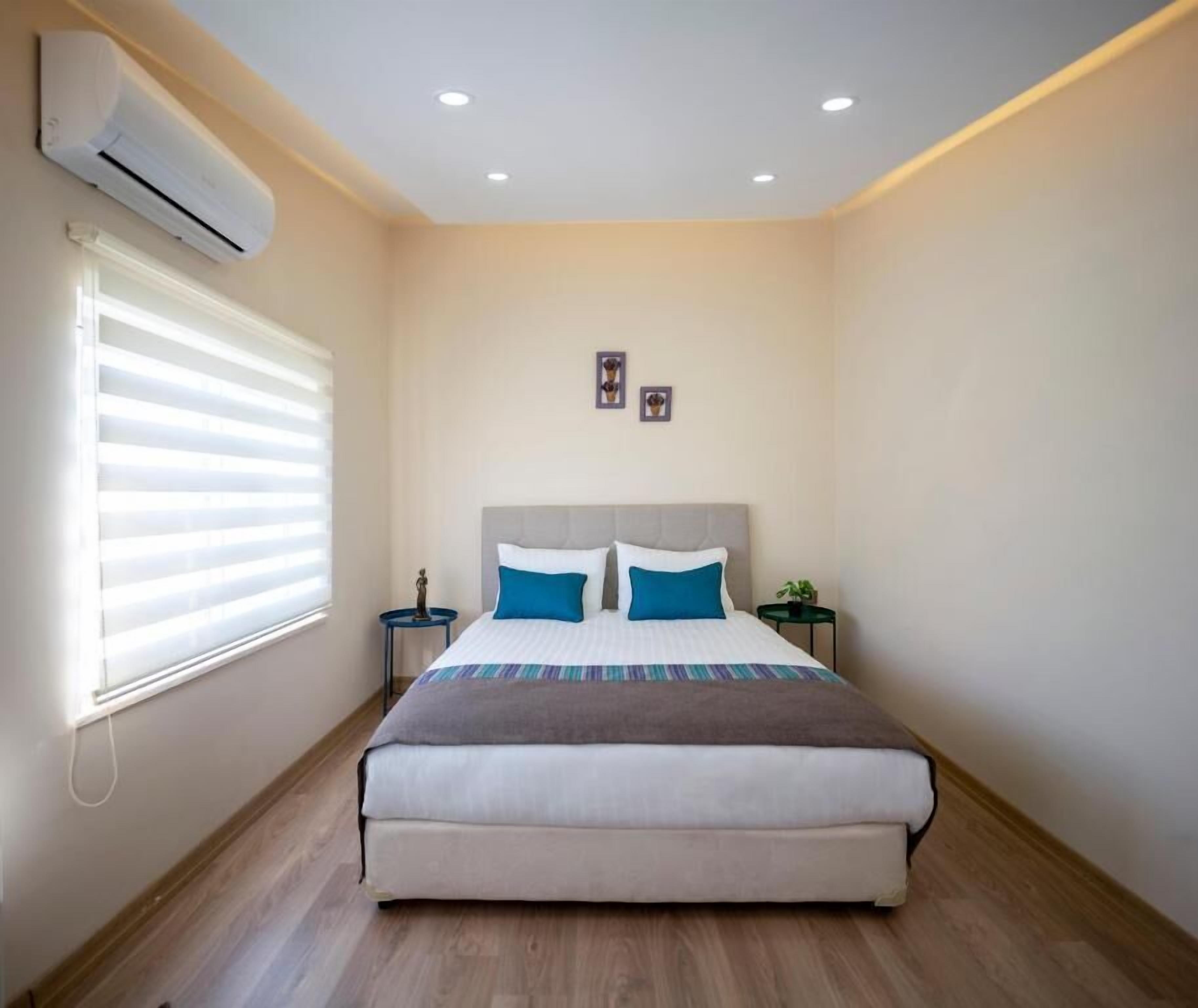 Ropa de cama de alta calidad y escritorio 