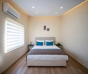 高档床上用品、办公桌、熨斗/熨板、免费 WiFi