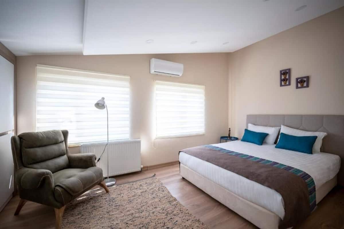 2 bedrooms, premium bedding, desk, iron/ironing board