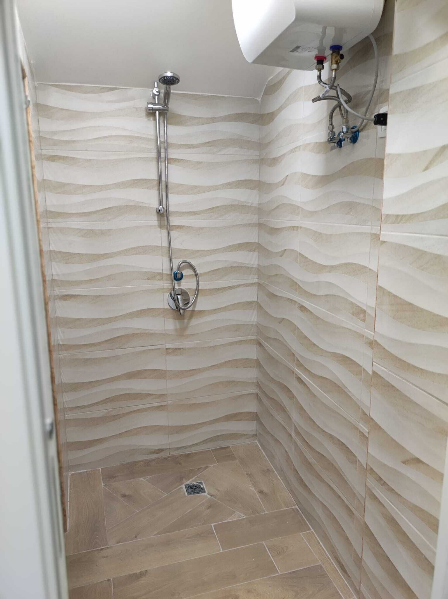 Appartamento Classic | Bagno | Doccia, soffione a pioggia, set di cortesia gratuito, asciugacapelli