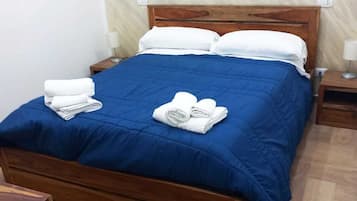 Condo clássico | 2 quartos, Wi-Fi de cortesia, roupa de cama