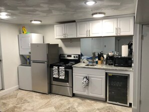 Private kitchen - Live a Cozy and Tucked Away Lifestyle in this city style Studio! (Baltimore)