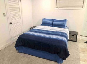 Room - Live a Cozy and Tucked Away Lifestyle in this city style Studio! (Baltimore)