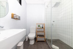 Bathroom - Central and Modern 1 Bedroom Apartment in Sea Point (Cape Town)