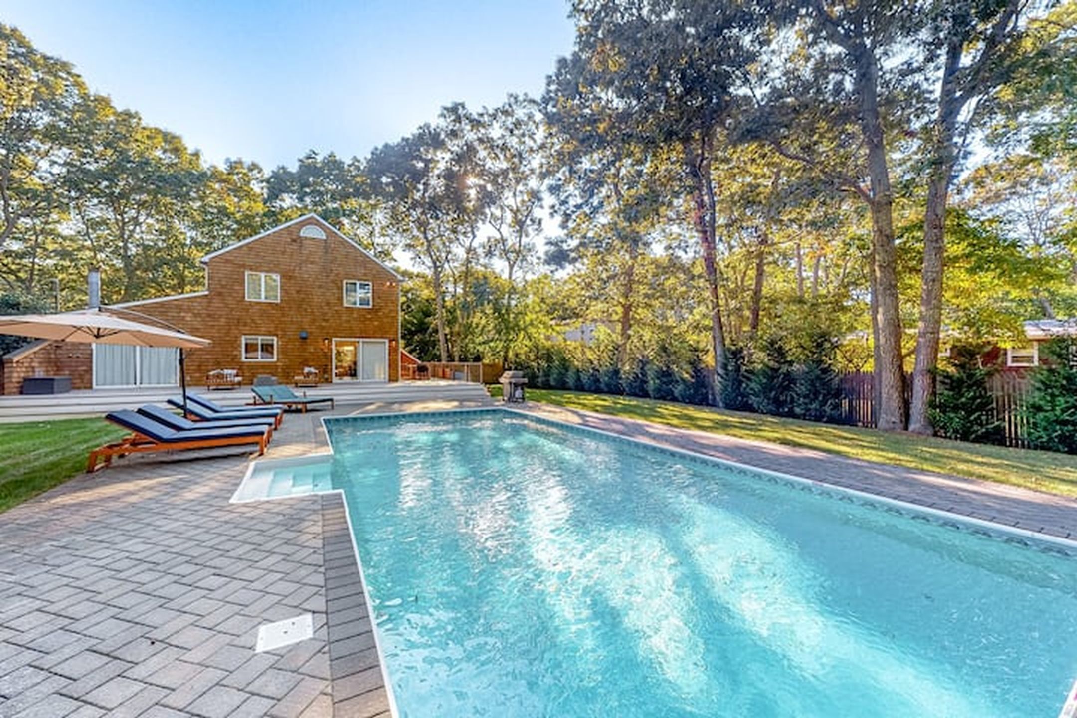 Beautiful Renovated Hamptons Vacation House with Large Pool