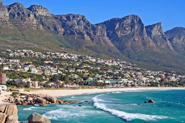 Basic Studio, 1 Queen Bed | Beach - Stylish and Modern Studio in the Beachfront (Cape Town)