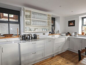 Småhus | Eget kjøkken | Kjøleskap, oppvaskmaskin, vannkoker og brødrister