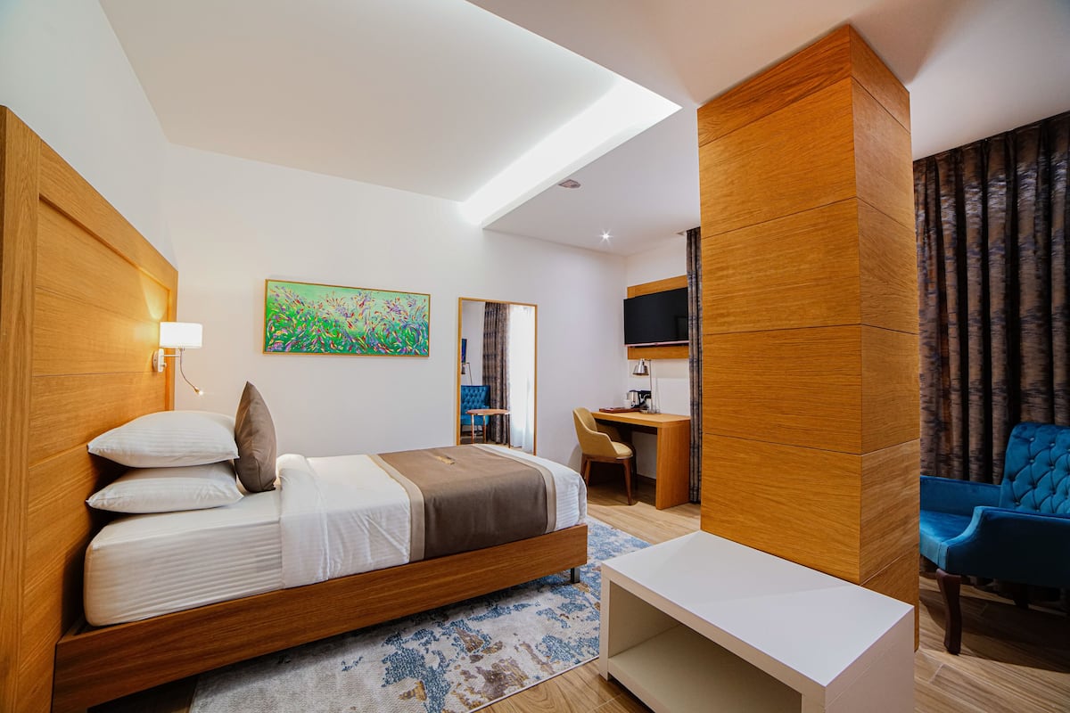 Deluxe eenpersoonskamer | 1 slaapkamer, een minibar, gratis wifi