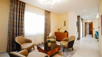 Senior Suite | Minibar, free WiFi