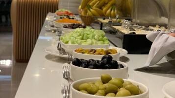 Free daily buffet breakfast