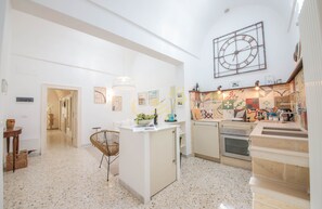 Kühlschrank, Ofen, Herdplatte, Geschirrspüler