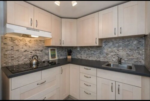 Cute Apartment with Wifi, Easy Stroll to Subway