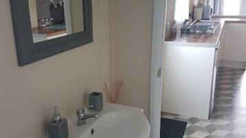 Chalet | Bathroom | Shower, towels