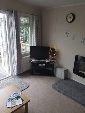 Chalet | Interior - Lovely 2-bed Chalet at Robinhood Retreat Free Park (Newark)