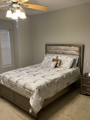 5 Schlafzimmer, Bügeleisen/Bügelbrett, kostenloses WLAN, Bettwäsche