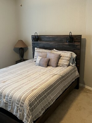 5 bedrooms, iron/ironing board, free WiFi, bed sheets