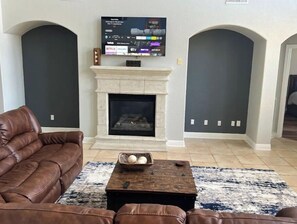 Smart TV, fireplace