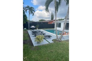 Outdoor pool - Cheerful 4bd with pool near Beach Stadium Casino + (Sunrise)