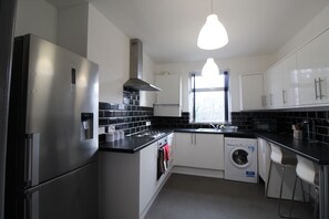 House | Private kitchen | Full-sized fridge, microwave, oven, freezer