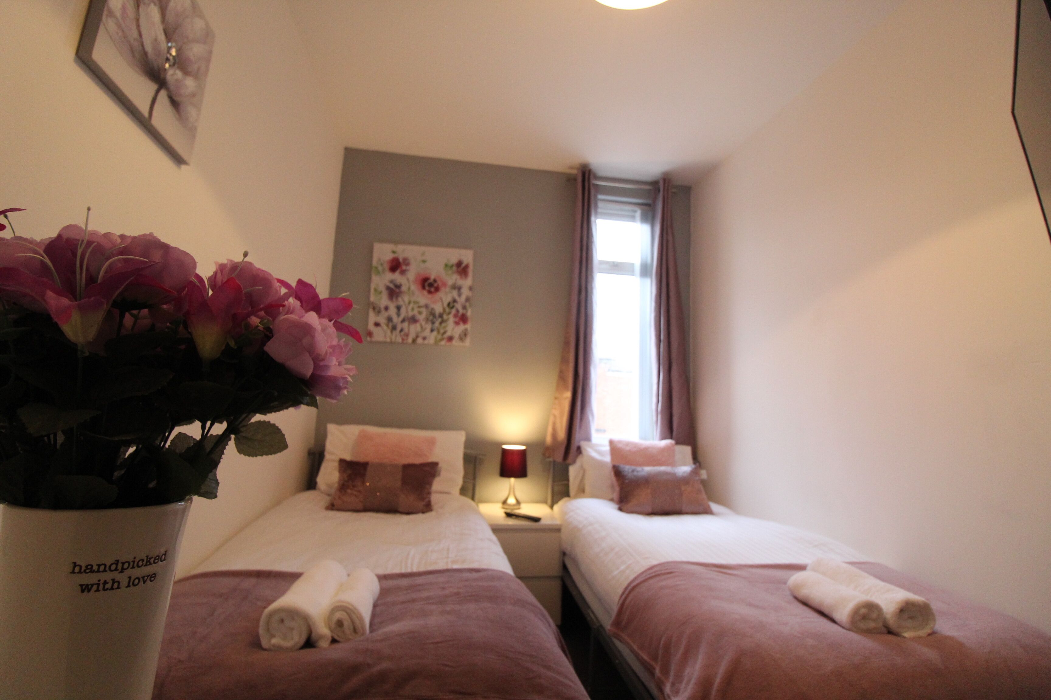 House | 5 bedrooms, free WiFi