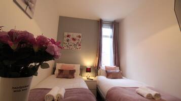 House | 5 bedrooms, free WiFi