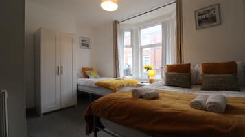 House | 5 bedrooms, free WiFi