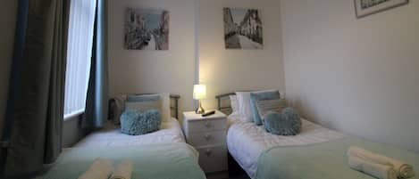 House | 5 bedrooms, free WiFi