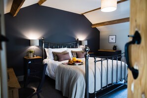 2 habitaciones, decoración personalizada y muebles diferentes