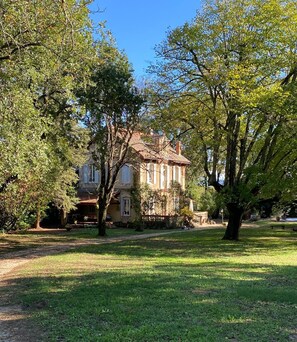 Exterior - A family home in Provence Occitanie (SABRAN)