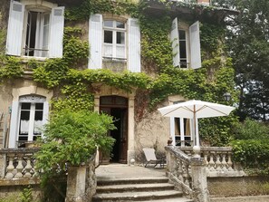 Exterior detail - A family home in Provence Occitanie (SABRAN)