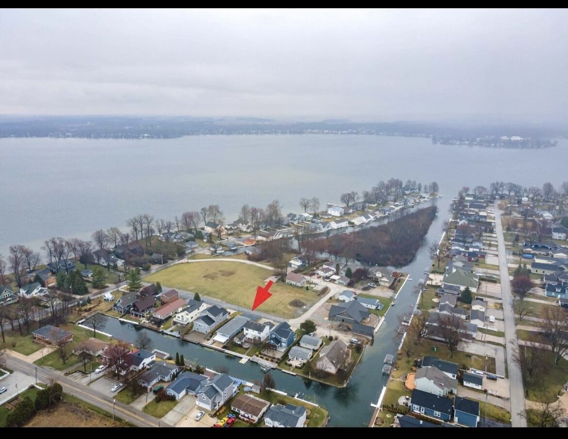 Lake Wawasee Channel Home