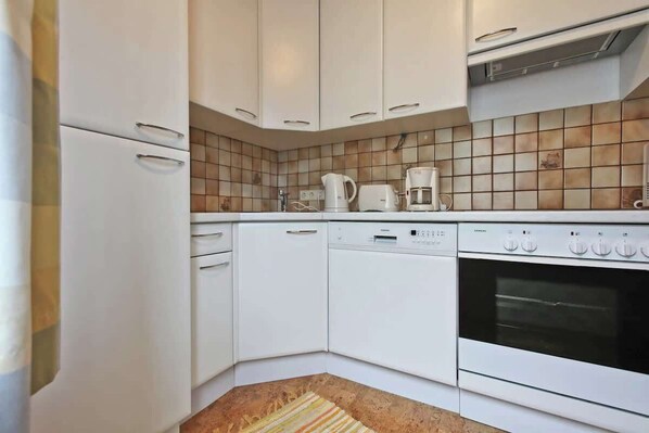 Frigorífic, microones, forn i placa de cuina 