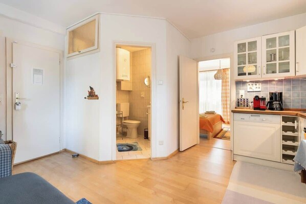 1 Schlafzimmer, Schreibtisch, Bügeleisen/Bügelbrett, Reisekinderbett