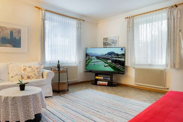 2 chambres, coffres-forts dans les chambres, bureau