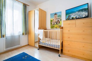 2 bedrooms, desk, iron/ironing board, travel cot
