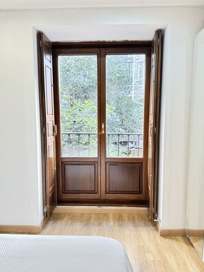 2 bedrooms, iron/ironing board, travel crib, free WiFi