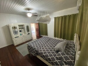 5 bedrooms, WiFi, bed sheets