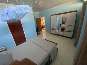 5 bedrooms, WiFi, bed sheets