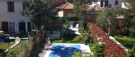 Alberca al aire libre y alberca climatizada