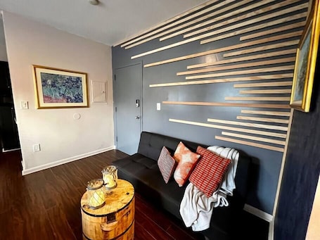 TV, books. King Bed studio Near Wynwood