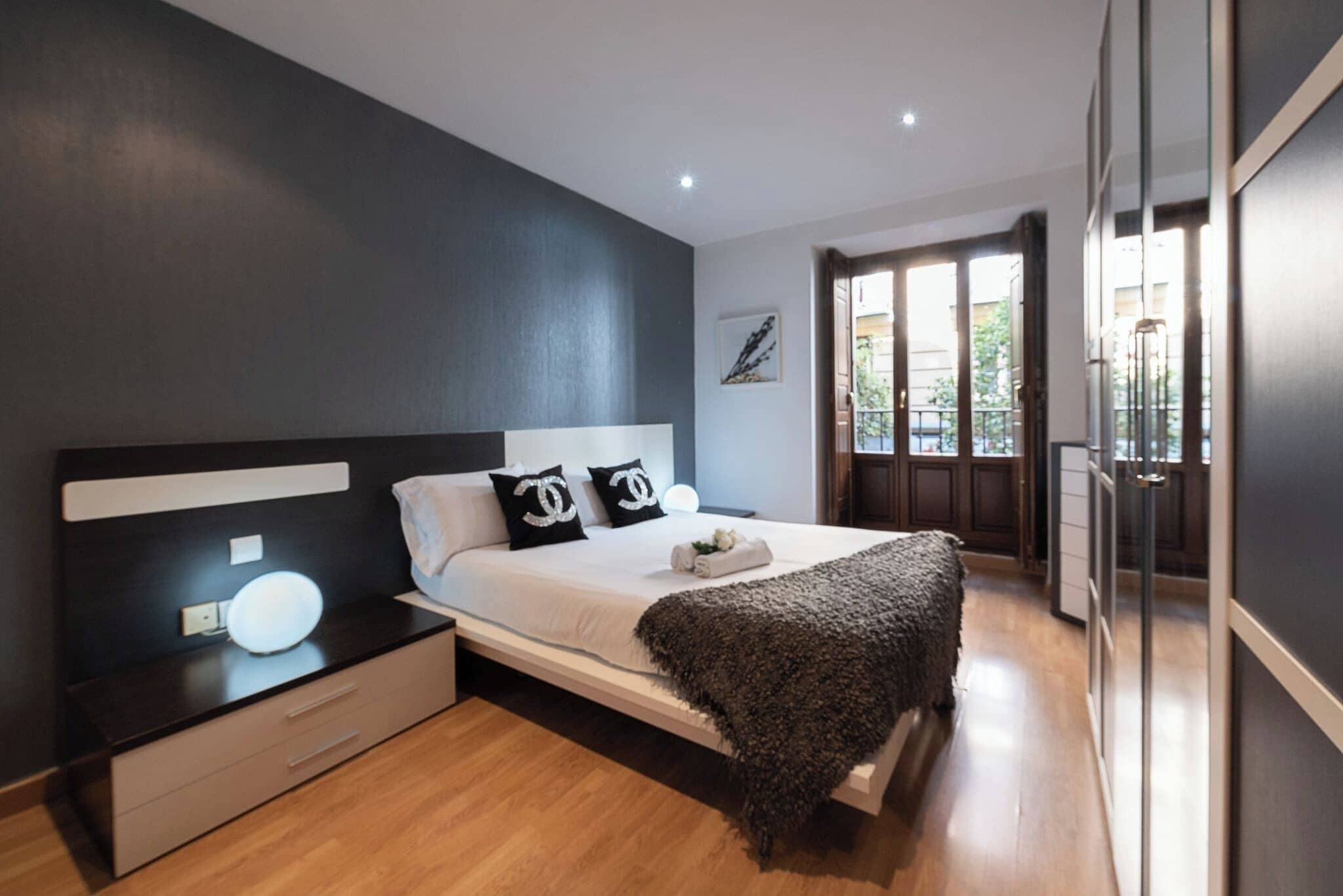 Coffres-forts dans les chambres, fer et planche à repasser