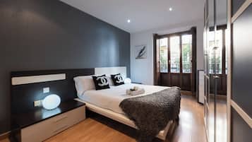 In-room safe, iron/ironing board, travel crib, free WiFi