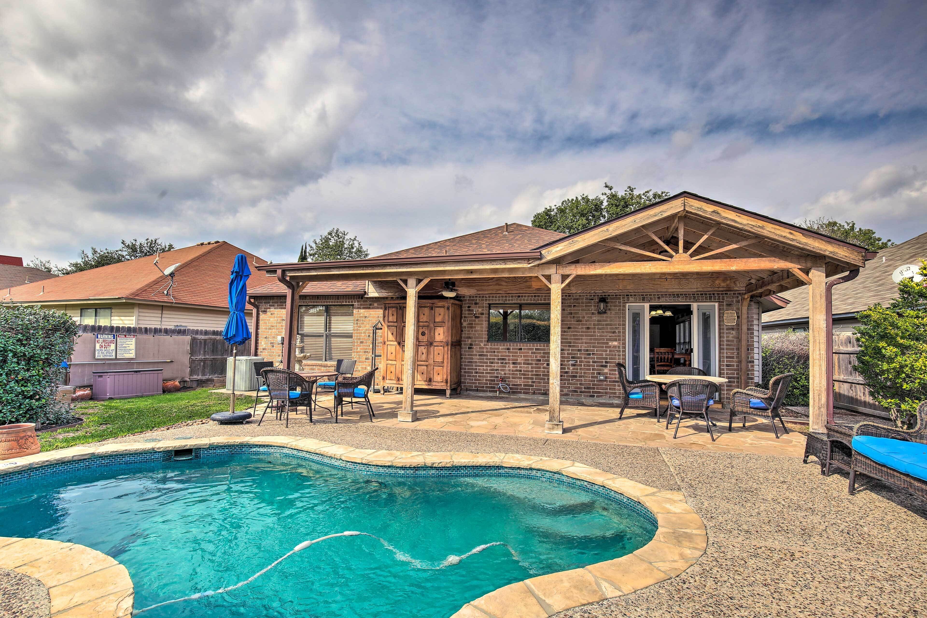 San Antonio Getaway w/ Pool ~ 18 Mi to Downtown!