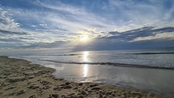 Plage à proximité, chaises longues