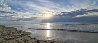 Fancy the ocean? 200 m from the beach, all comforts, swimming pool, wifi, bed linen and parking.