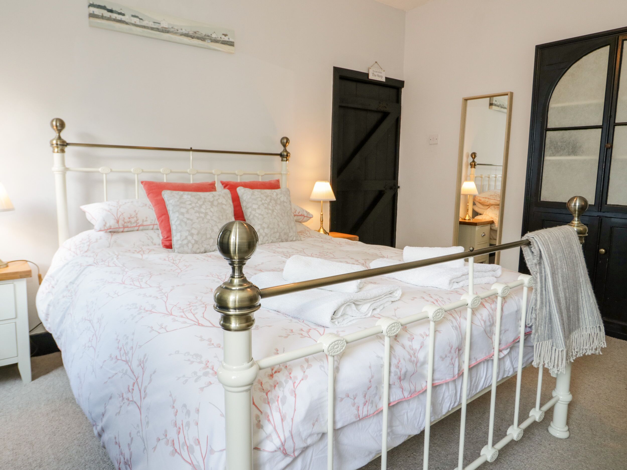 4 dormitorios, decoración individual, mobiliario individual