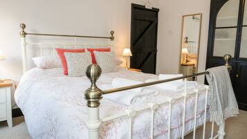 4 dormitorios, decoración individual, mobiliario individual