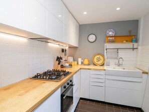 Kühlschrank, Geschirrspüler, Wasserkocher, Toaster